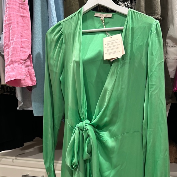 Elegant Green Wrap Dress - Picture 3 of 3